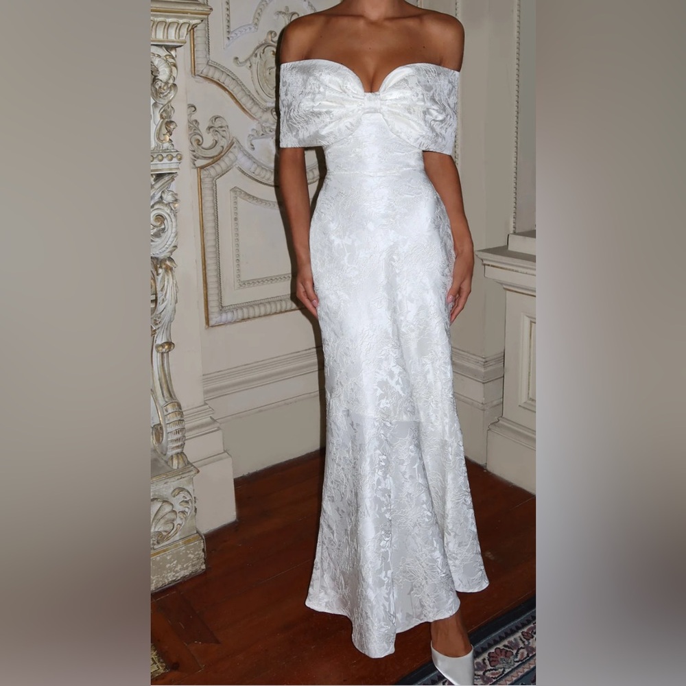 Elegant White Off-Shoulder Lace Evening Dress